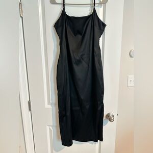 Abercrombie Elegant Midi Satin Dress (condition 9.5/10) 🤌🏼